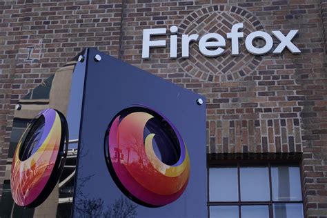 Firefox starts letting you use AI chatbots in the sidebar .